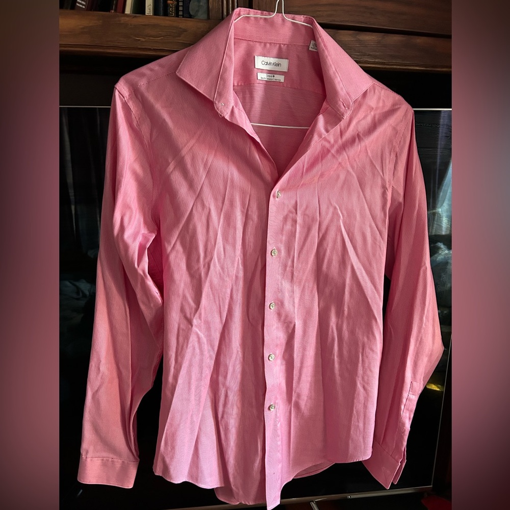 CALVIN KLEIN men’s slim fit dress shirt in pink
Size 34/35 medium
